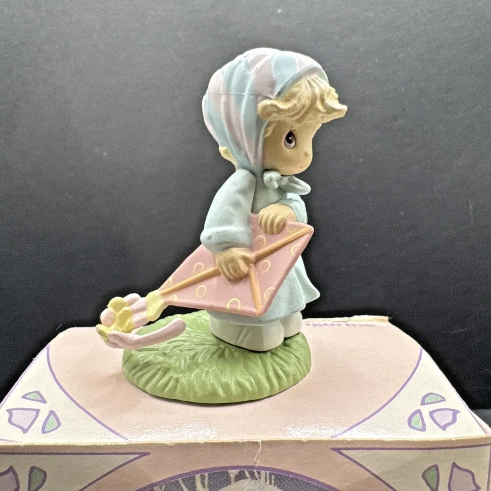 Precious Moments March Miniature Monthly Figurine‎ Girl & Kite with Box, New